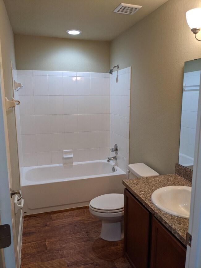 Hall Bath - 5107 Summer Brooke Ln