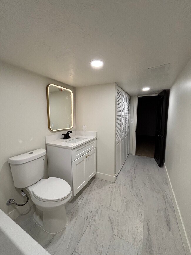 Building Photo - 7408 S Ramanee Dr