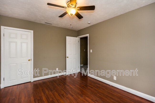 Building Photo - 8627 Willow Oak Rd