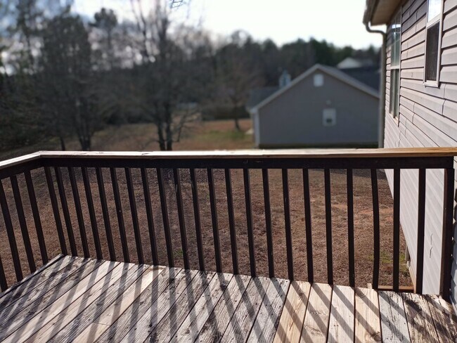 Building Photo - 3/2 with Large Bonus Room  - Split level home with large backyard