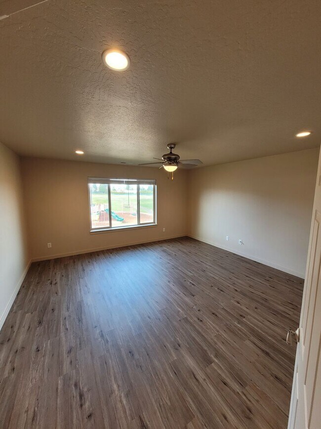 Building Photo - Beautiful 5 bedroom 3 bath home in Lebanon