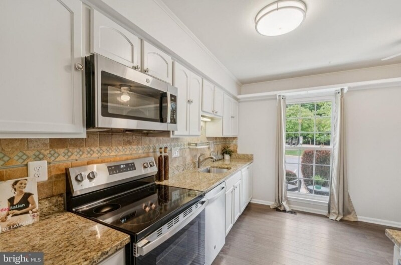 Building Photo - 13812 Tabiona Dr