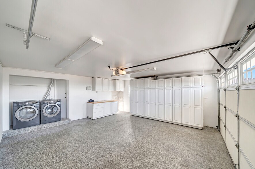 Building Photo - 909 Cavanagh Rd