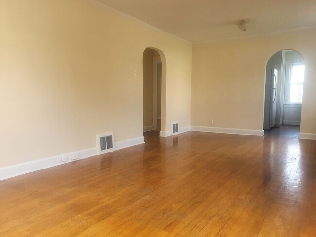 Primary Photo - Two Bedroom House in Alton