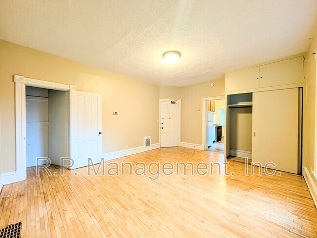 Building Photo - 2048 Carroll Ave