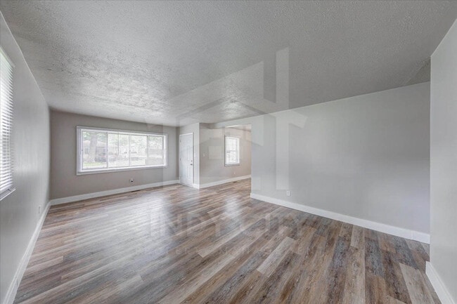 Building Photo - 1565 Martin St