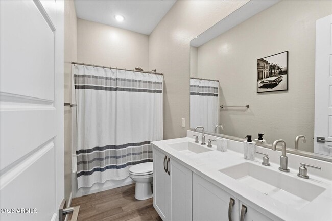 Building Photo - 5041 E Woodridge Dr