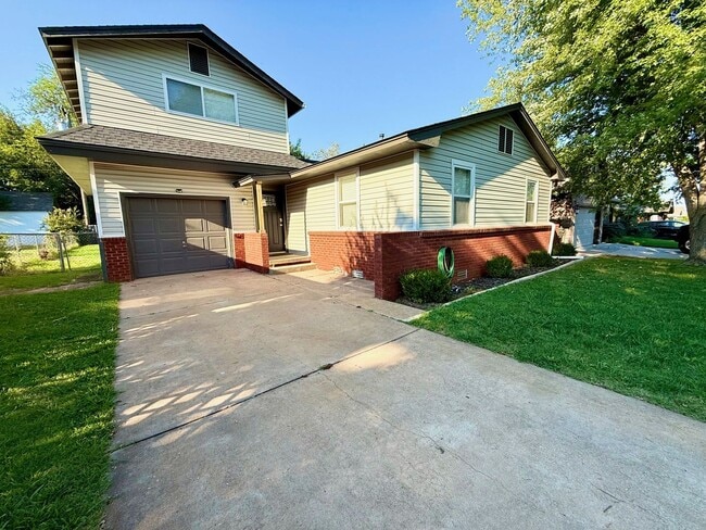 Primary Photo - 4 Bed Family Home