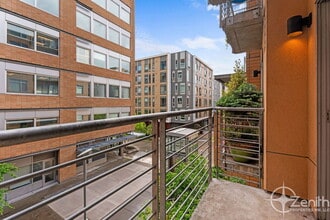 Building Photo - 701 Columbia St