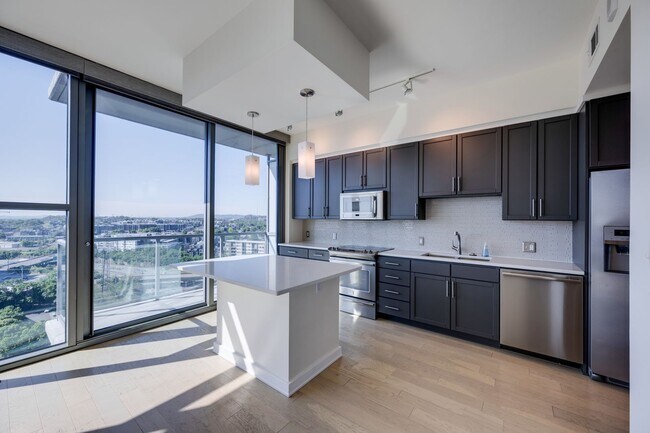 Building Photo - Beautiful 15th floor condo at TwelveTwelve