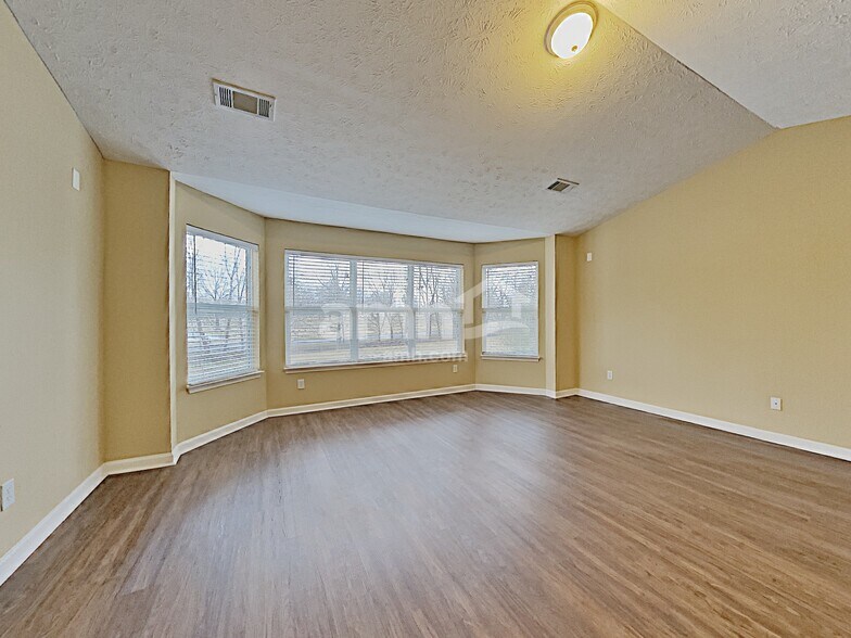 Building Photo - 226 Vintage Cir