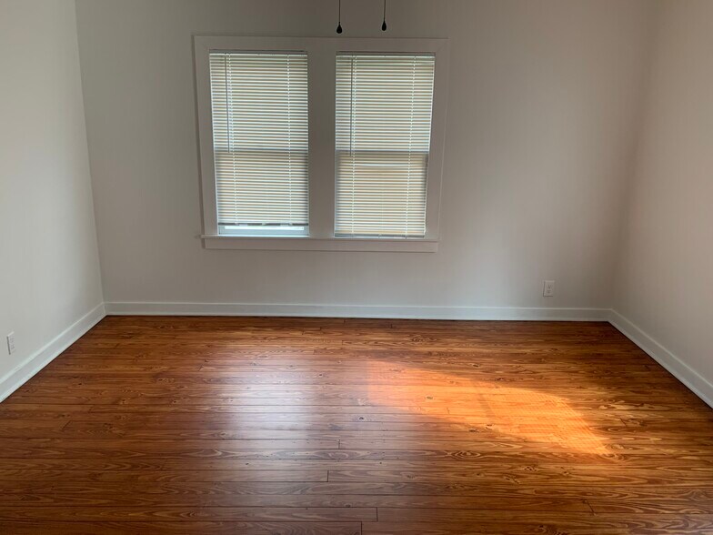 Building Photo - 1104 E 26th St