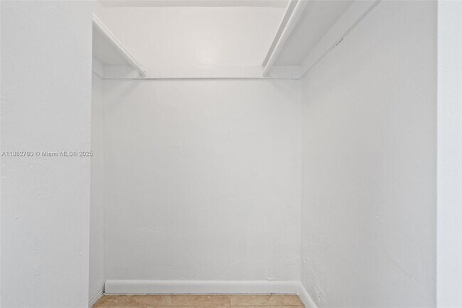 Building Photo - 8650 SW 67th Ave