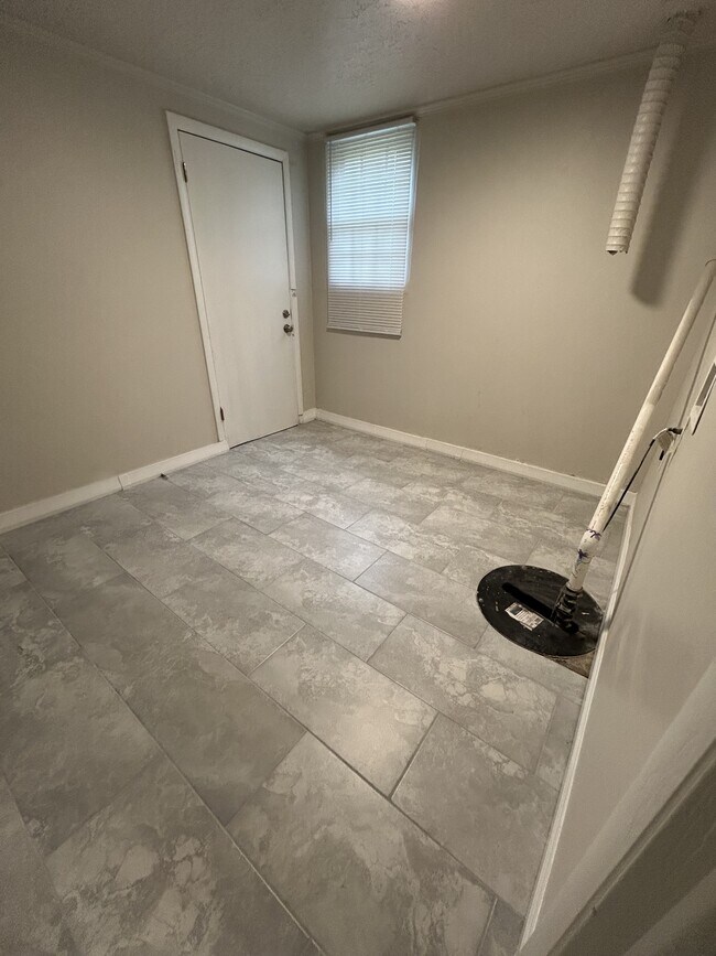 Building Photo - 1623 Denison Dr