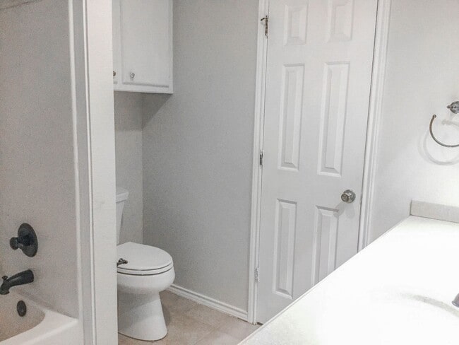 Building Photo - Relaxation in Every Corner