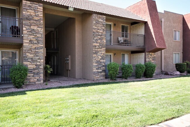 Building Photo - BELLA VITA CONDO - GUARD GATED - LOWER UNIT
