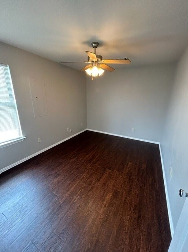Building Photo - 1212-1214 Sironia Trail