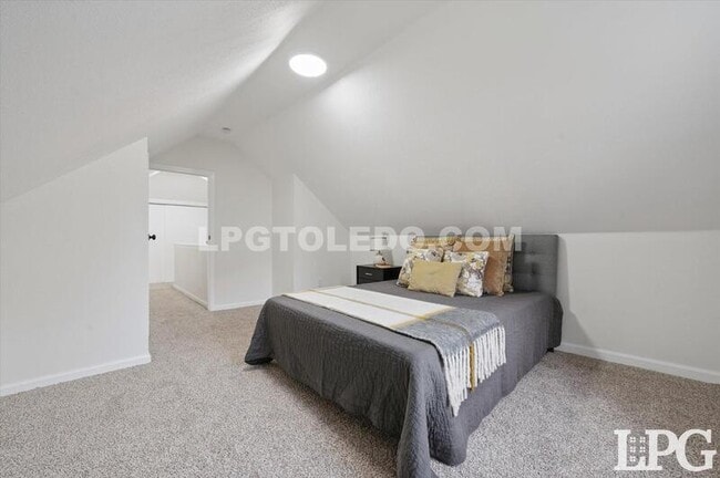 Building Photo - 2736 Northwood Ave