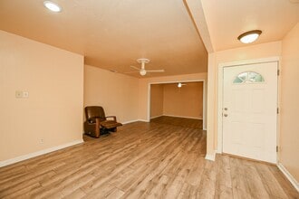 Building Photo - 10302 Woodwind Dr