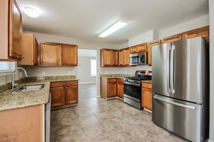 Building Photo - 1402 Baychester Ln