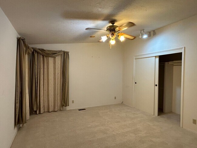 Building Photo - 8 Bass Ct