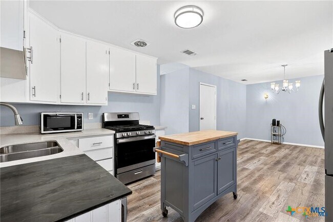 Building Photo - 1305 Arkansas Ave