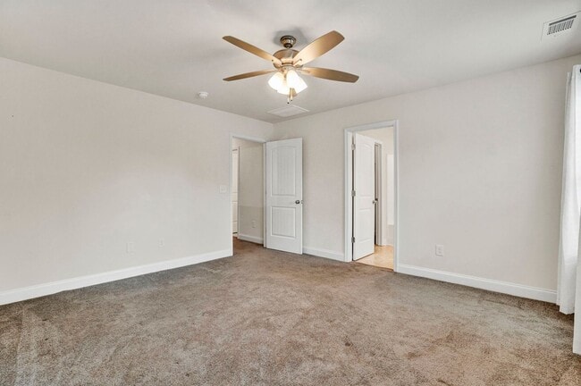 Building Photo - Walking distance to downtown Easley!