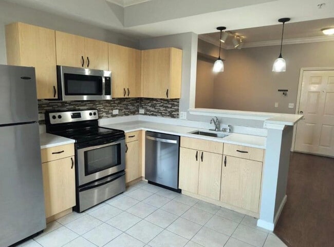 Building Photo - 533 NE 3rd Ave