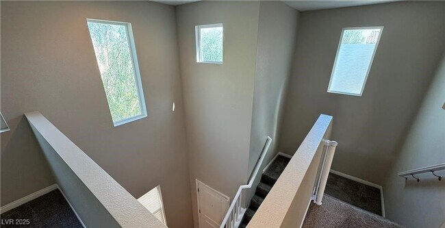 Building Photo - 6387 Ashland Crst St