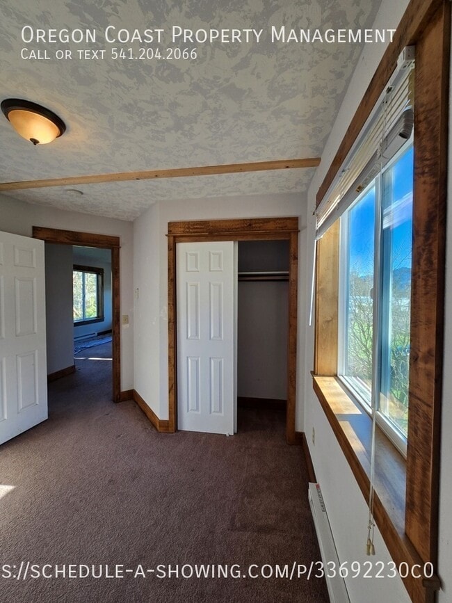 Building Photo - 1025 Wilson River Loop