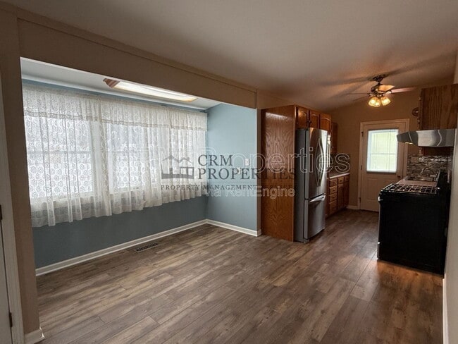 Building Photo - 1004 E Cornell Rd