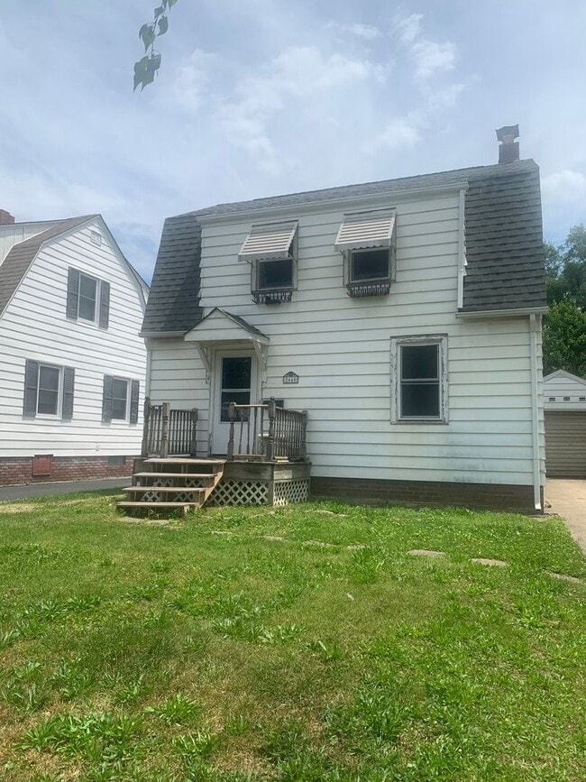 Building Photo - 2440 Yale Blvd