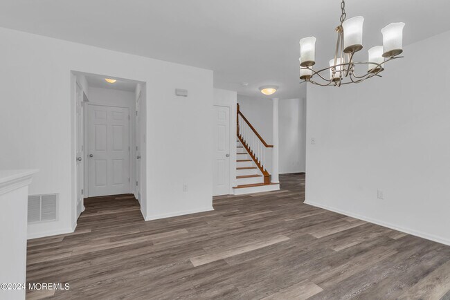 Building Photo - 2 Charles Ct