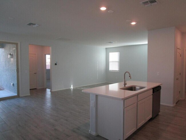 Building Photo - 8015 S Golden Bell Dr