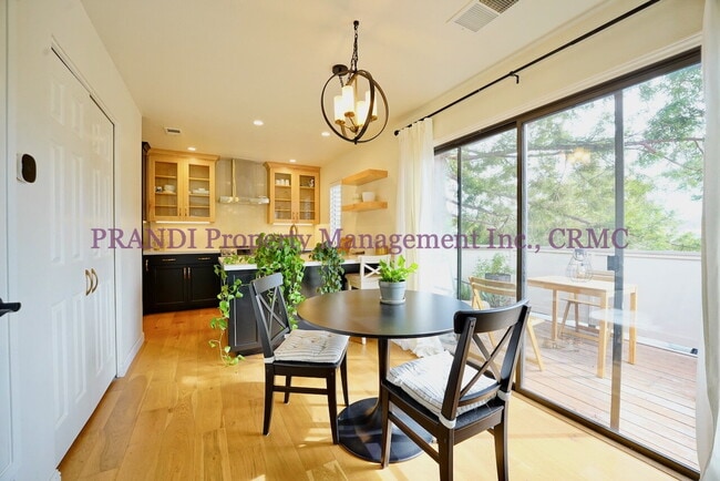 Building Photo - Stunning Remodeled Condo with Designer Fin...