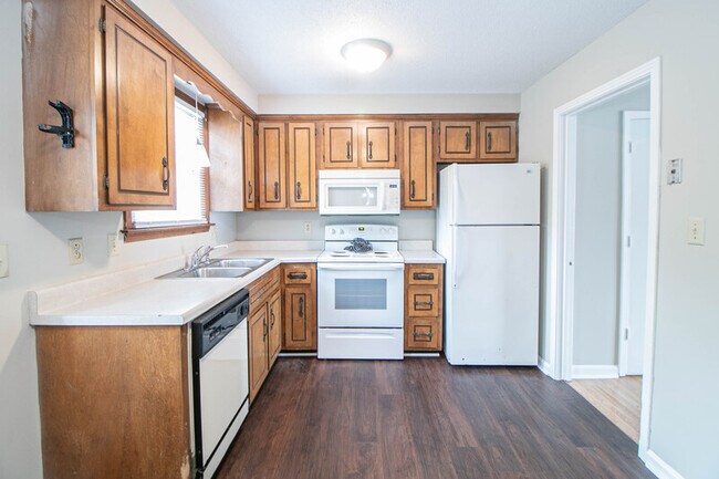 Building Photo - 810-D Golfview Place