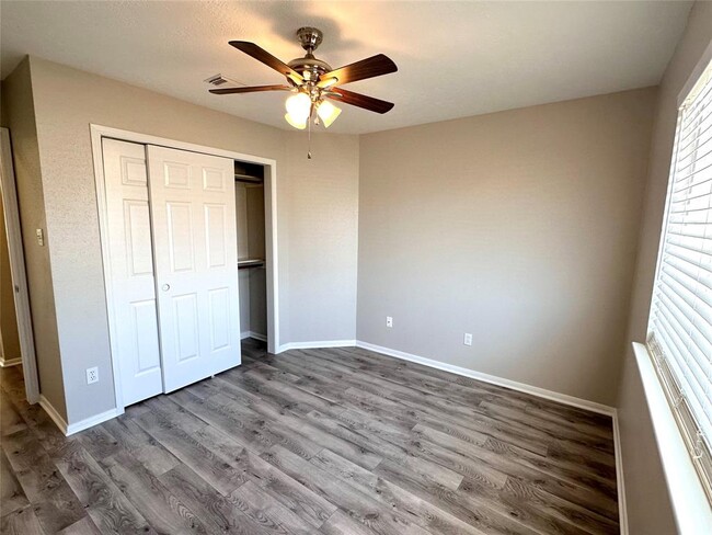 Building Photo - 1281 El Camino Village Dr