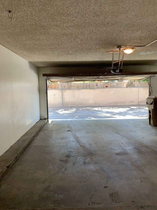 Building Photo - 4401 Parkwood Ct