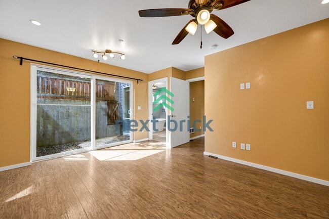 Building Photo - Cozy Retreat in Shoreline – Your Perfect 1,000 sqft Haven