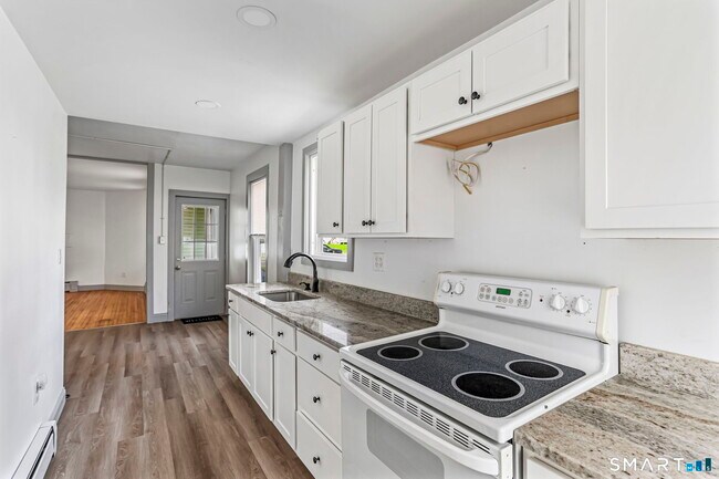 Building Photo - 63 Reynolds St