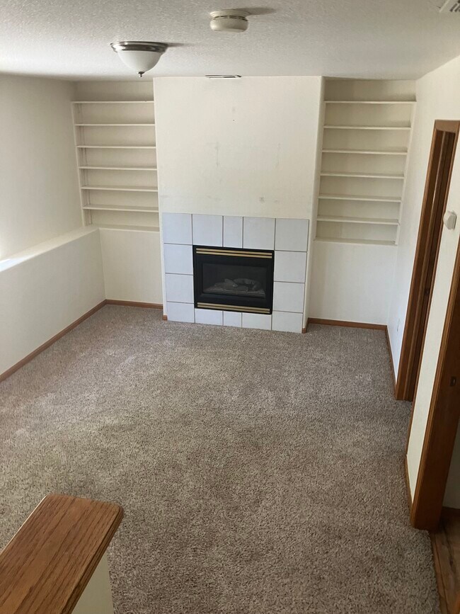 Building Photo - 160 Emilio Court