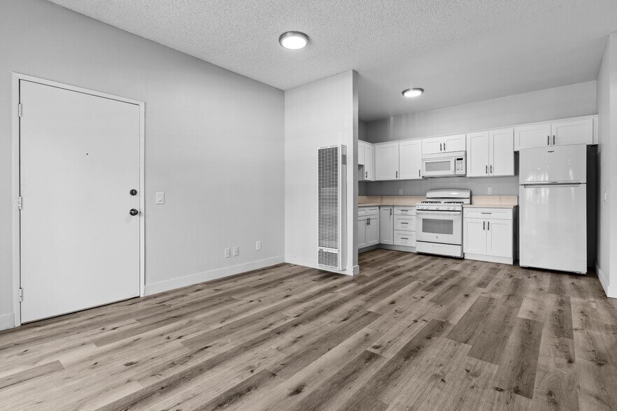 Primary Photo - 1128 Stanley Ave