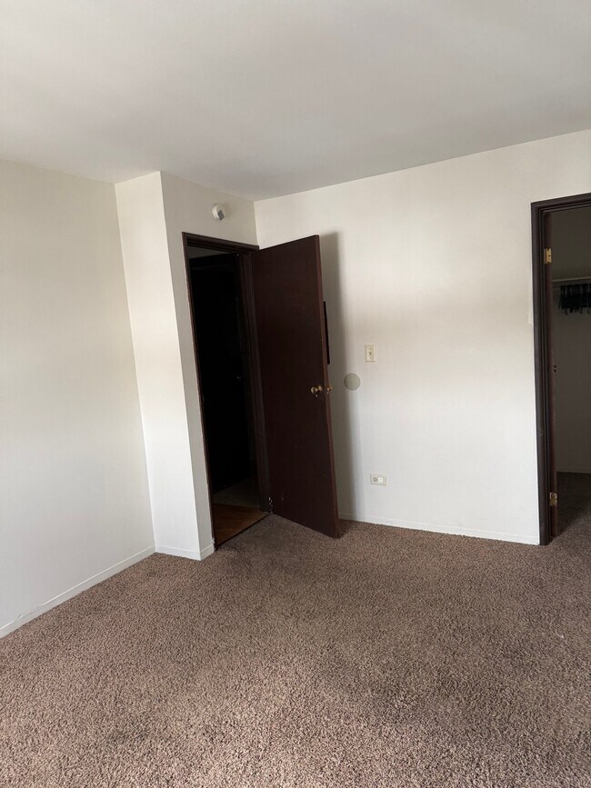 Building Photo - 844 College Blvd