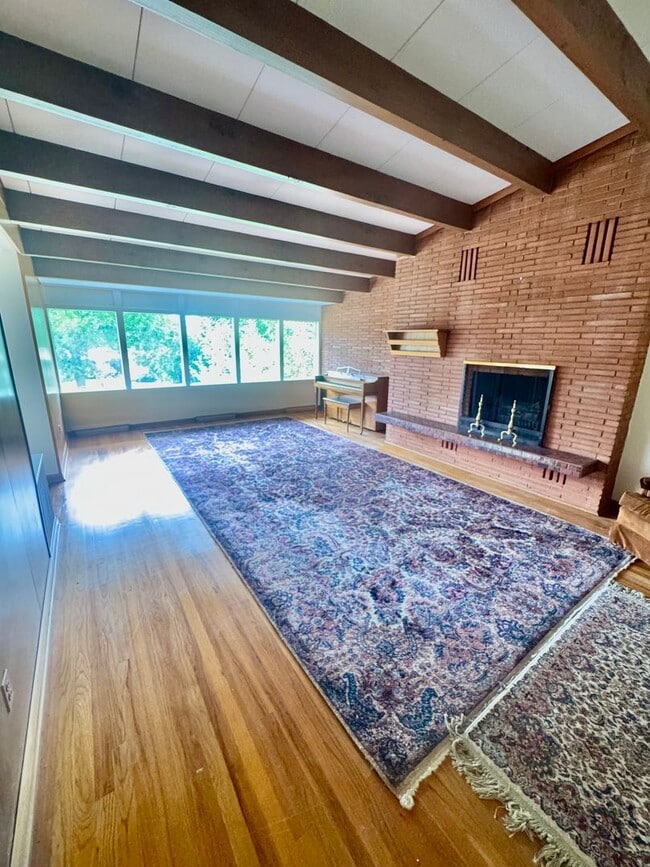 Building Photo - Mid-Mod Wheat Ridge Gem!