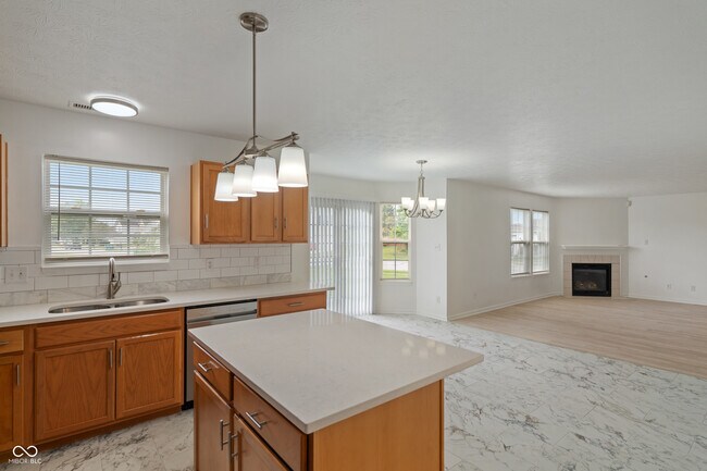 Building Photo - 2310 Liatris Dr