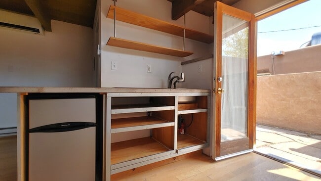 Building Photo - 1st Month Free! Old Town Charm! 2 Bedroom ...