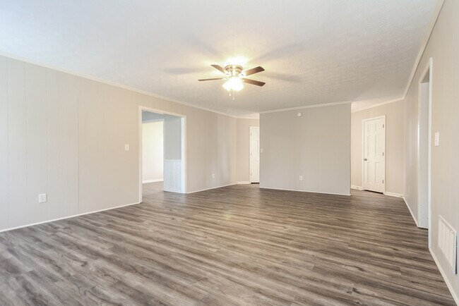 Building Photo - 1202 Green Fern Dr