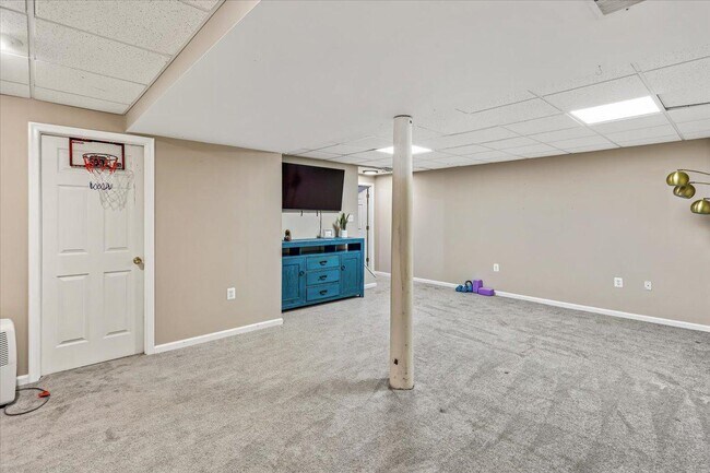 Building Photo - 7338 Argonne Dr