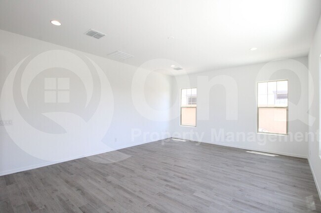 Building Photo - 19031 E Braeburn Ln
