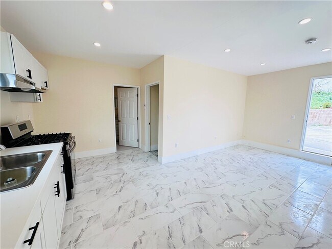 Building Photo - 11598 Cranston Ave